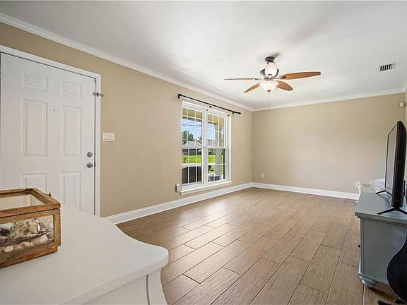5th image of 3410 Plantation Ct