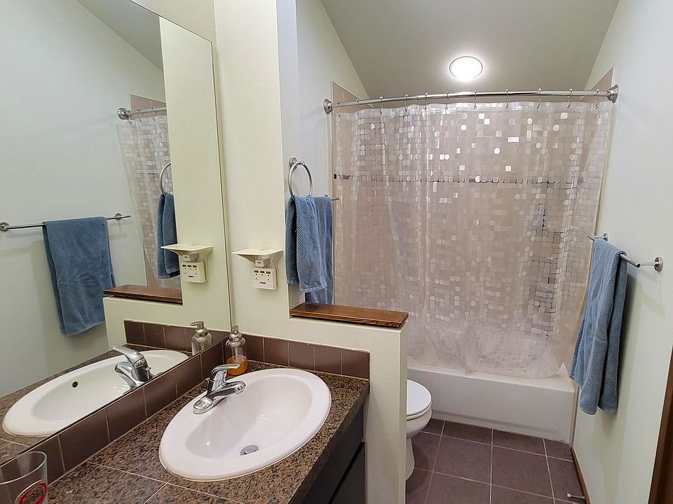 Bath in primary bedroom
