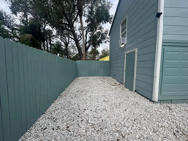 242 Taylor Ave S #1/2 — Photo 3