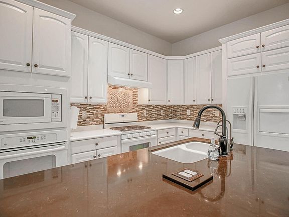 5th image of 13226 W Los Bancos Dr