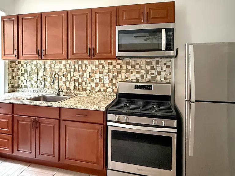 111 5th Ave #2R — Photo 6