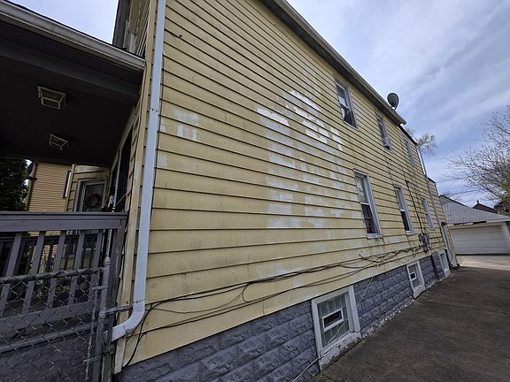 2nd image of 136 S 10th Ave