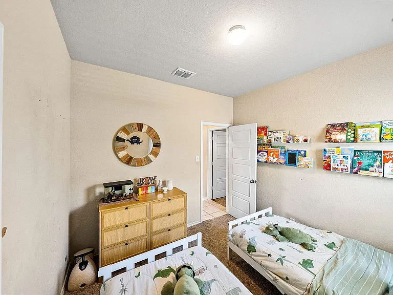 5702 Cicada Cir — Photo 25