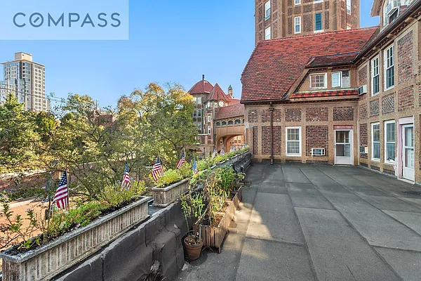 Sold by Compass | media 17