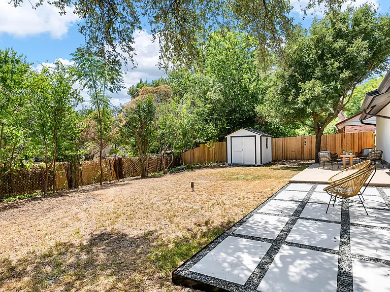 7403 Whispering Winds Dr — Photo 21