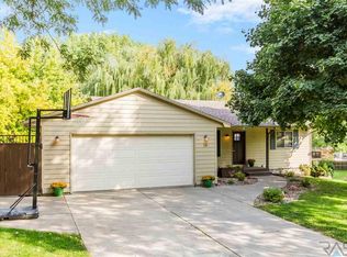718 N Montgomery Ct, Sioux Falls, SD 57103