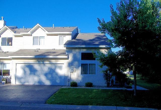 Private end unit town home