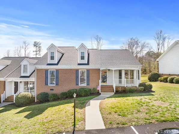 812 Lees Ct, South Hill, VA 23970