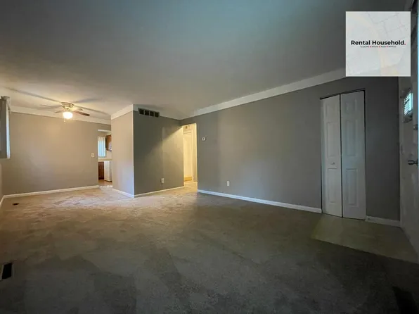 4471 Croissant St, Dearborn Heights, MI 48125