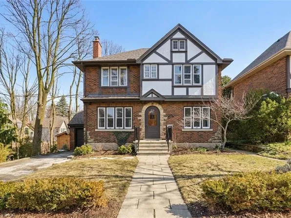 122 Dunbar Rd S, Waterloo, ON N2L 2E7