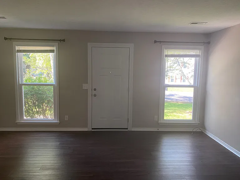 36 W Paris St — Photo 8