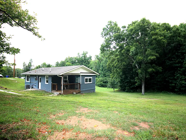 111 Bennett Ln — Photo 1