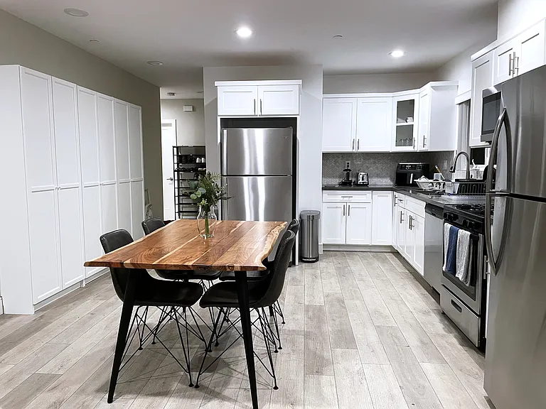 122 E 29th St #1 — Photo 8