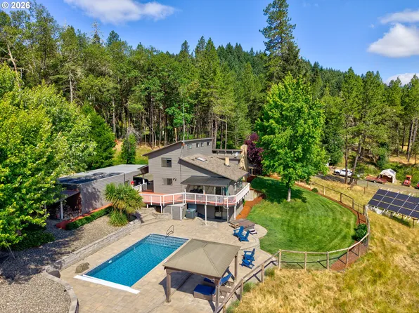 311 Clover Leaf St, Roseburg, OR 97471