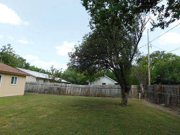 5th image of 1902 Aberdeen Dr
