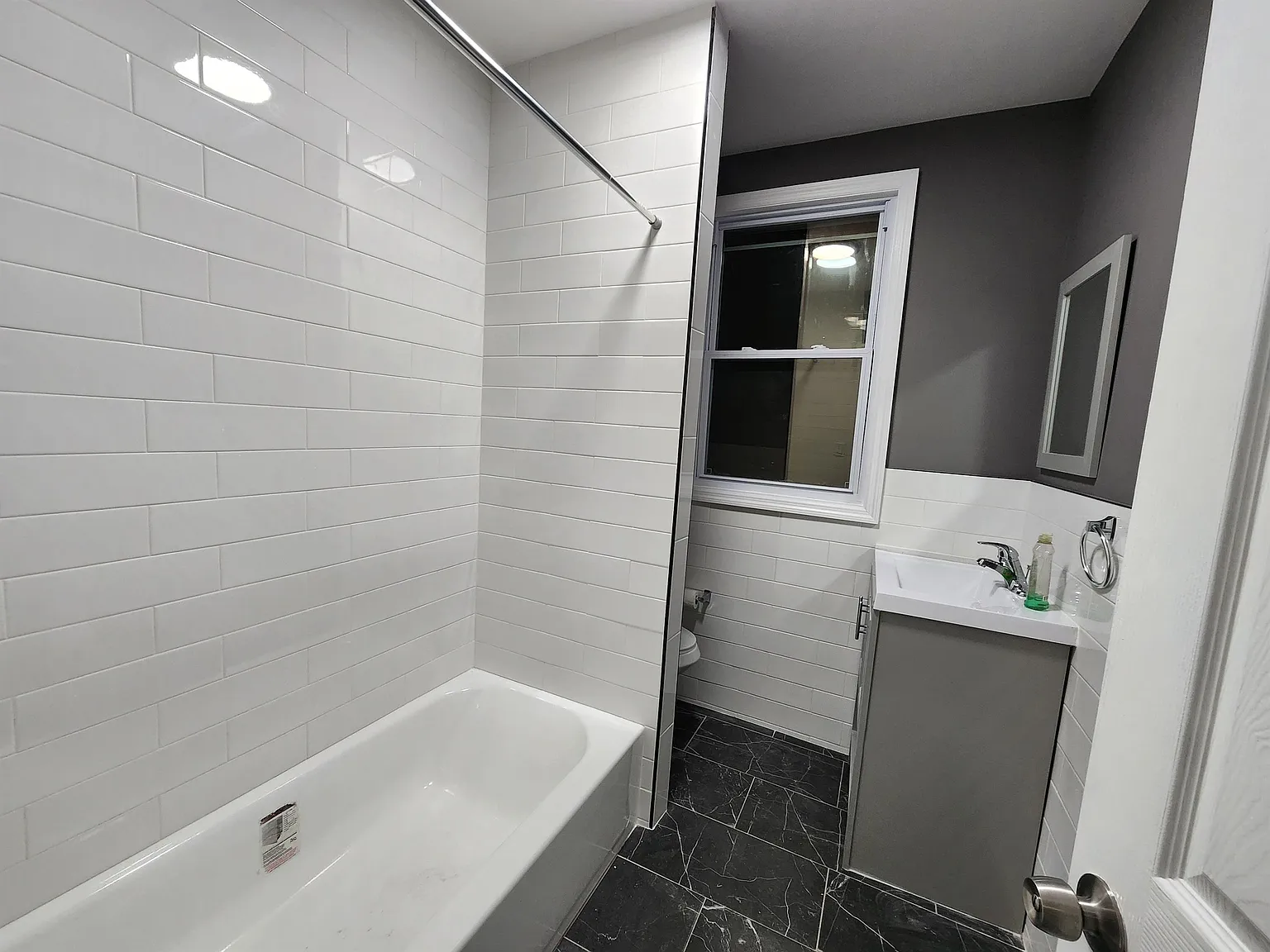 22 Davis Ave East Orange, NJ - 1 — Photo 2