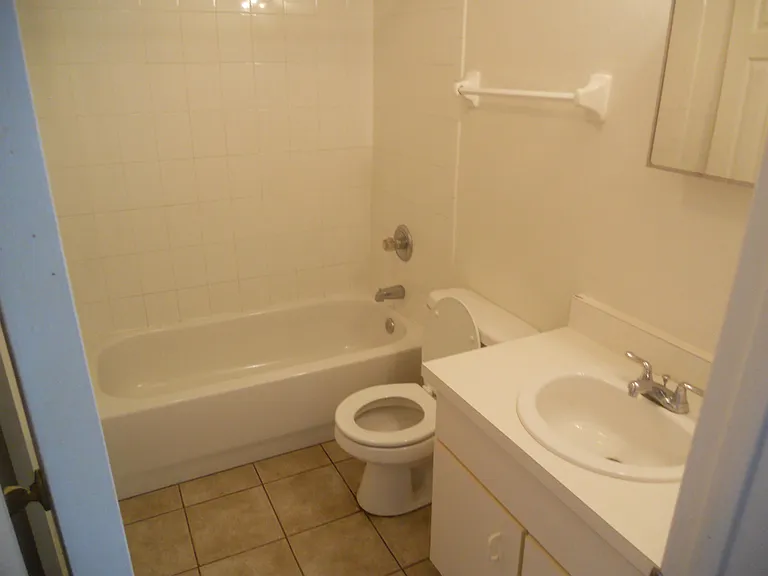 1262 Essex Rd — Photo 5