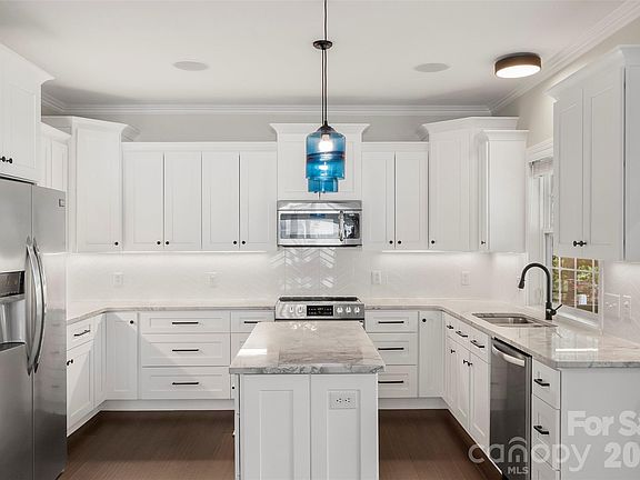 4th image of 7627 Annbick Ln