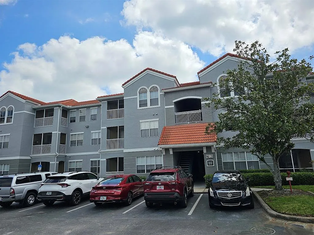 2 bed, 2.0 bath, 1083 sqft, $1,400 — Photo 1