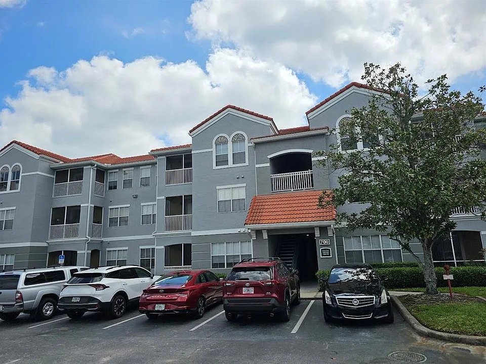 18001 Richmond Place Dr #716