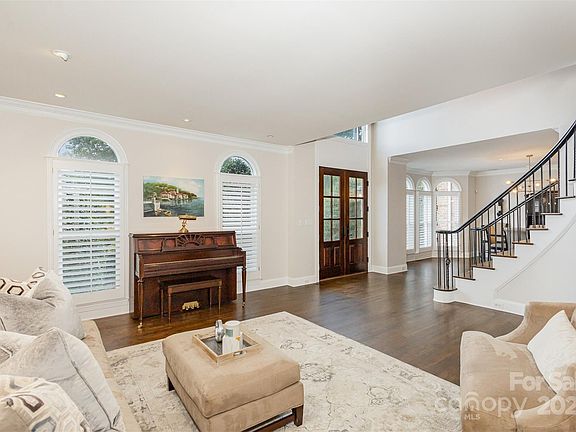 5th image of 2132 Tuckerbunn Dr