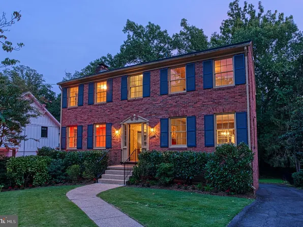 4456 38th St N, Arlington, VA 22207