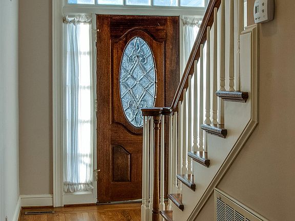 3rd image of 102 Wentworth Ave