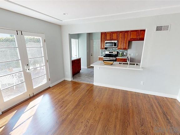 5th image of 3231 Xenophon St