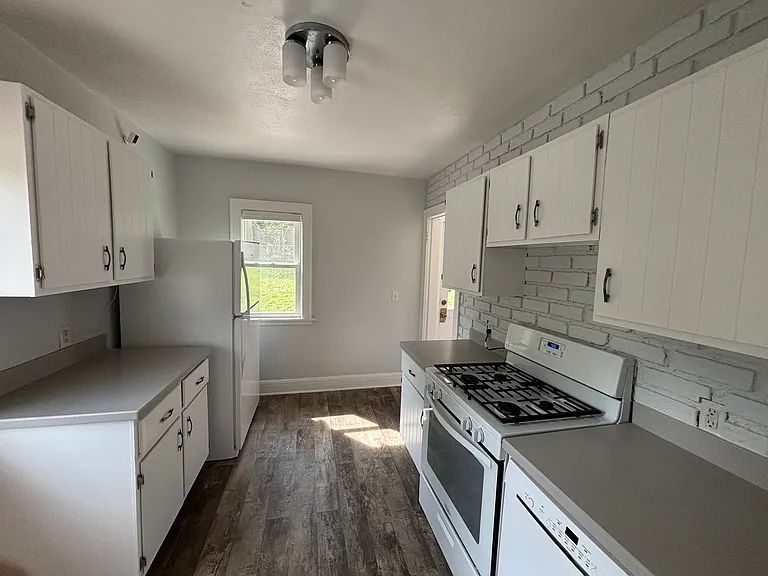 775 Lexington Pkwy S — Photo 7