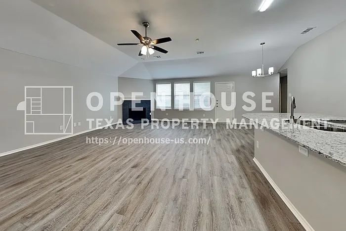 13225 Elmhurst Dr — Photo 3