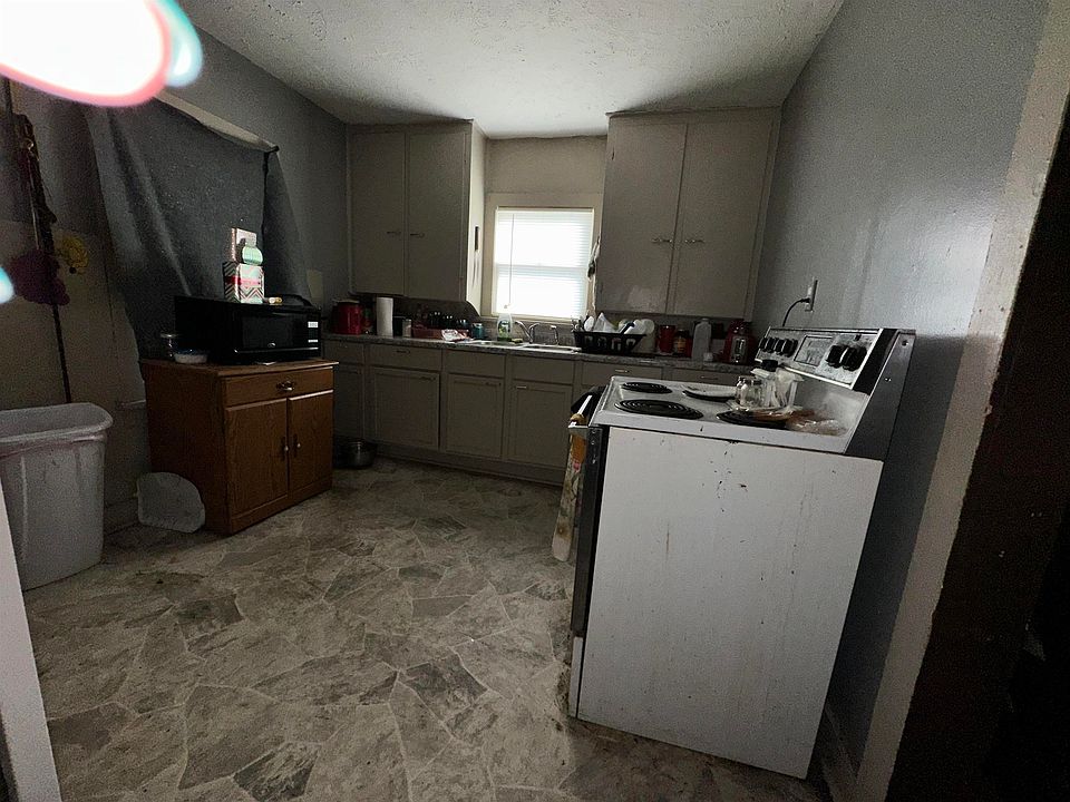 2nd image of 1006 N 10th St