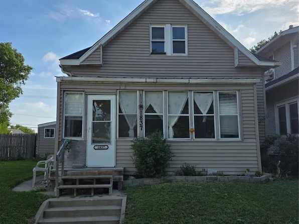 1837 D St SW, Cedar Rapids, IA 52404
