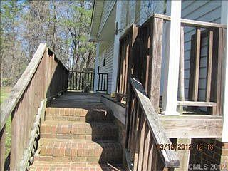 3rd image of 2601 Valleyview Dr