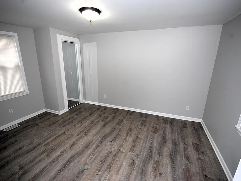 1872 Champaign Rd — Photo 10
