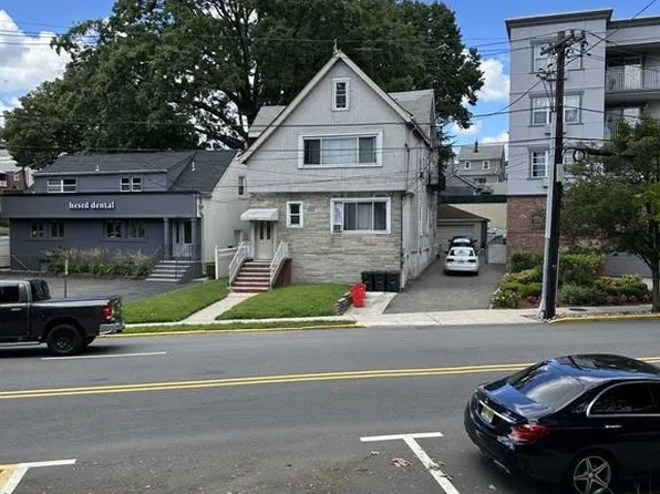 545 Gorge Rd, Cliffside Park, NJ 07010