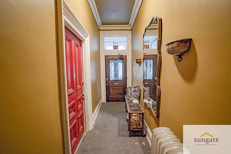 1 bed, 1.0 bath, 450 sqft, $1,000 — Photo 2