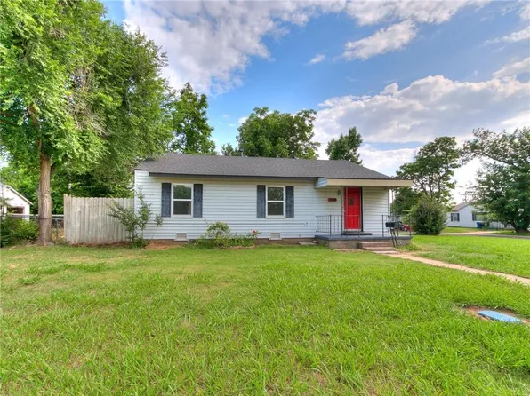300 E Grumman Dr, Midwest City, OK 73110