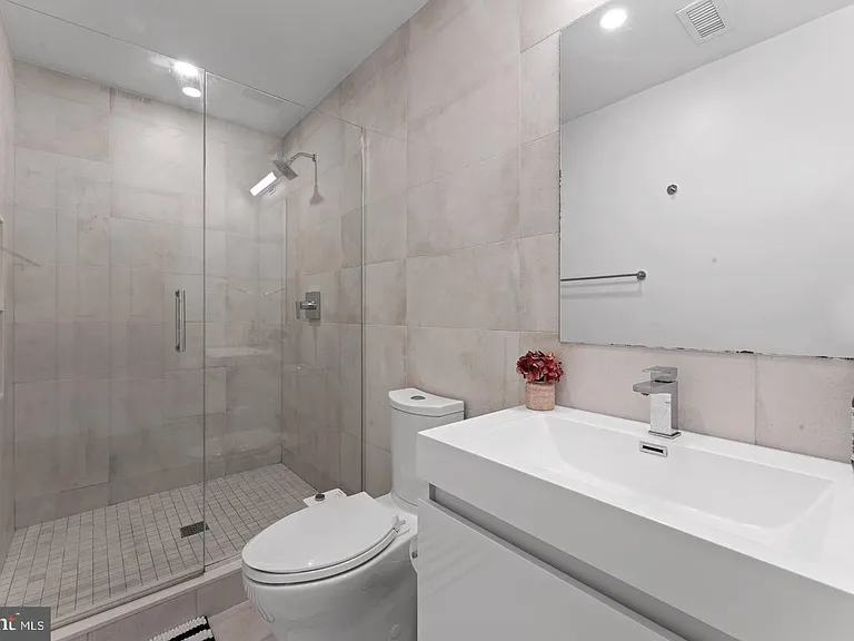 312 Poplar St — Photo 8