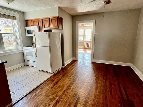 2nd image of 2728 Broadway Ave APT 2