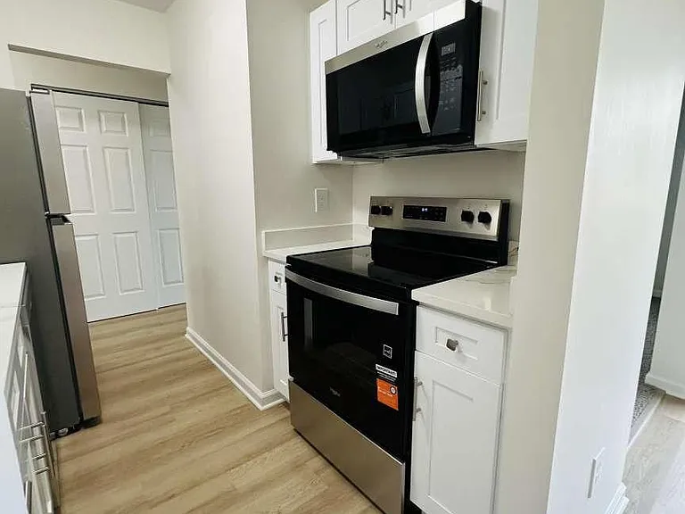 16 E Daisy Ln #B — Photo 3