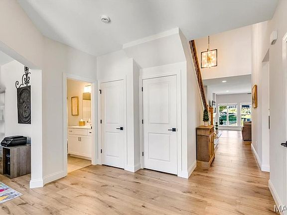 5th image of 688 Bluffs View Ct
