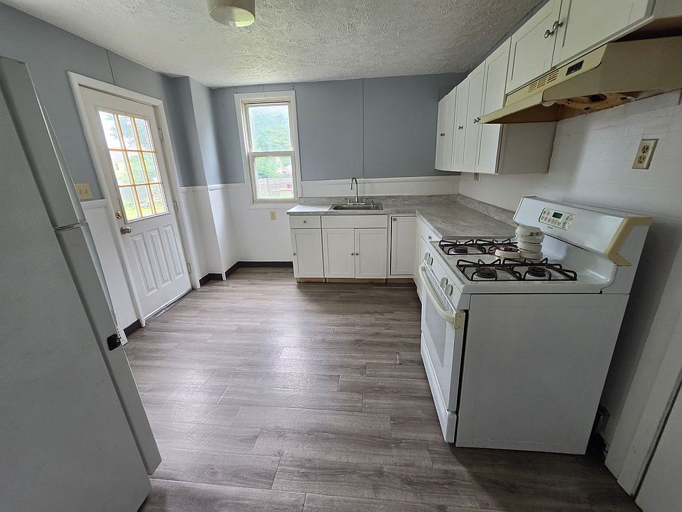 1st image of 1014 E 5th St #1