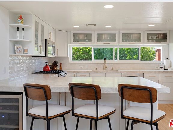 4th image of 2432 7th St Unit 4