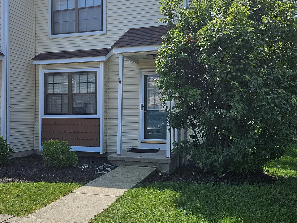 1001 Syracuse Ln