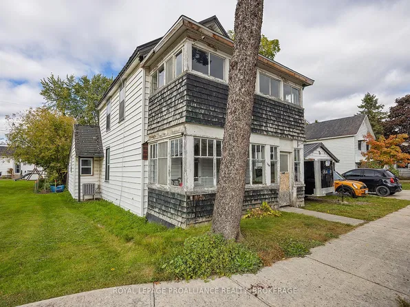 308 Brock St, Gananoque, ON K7G 1K6