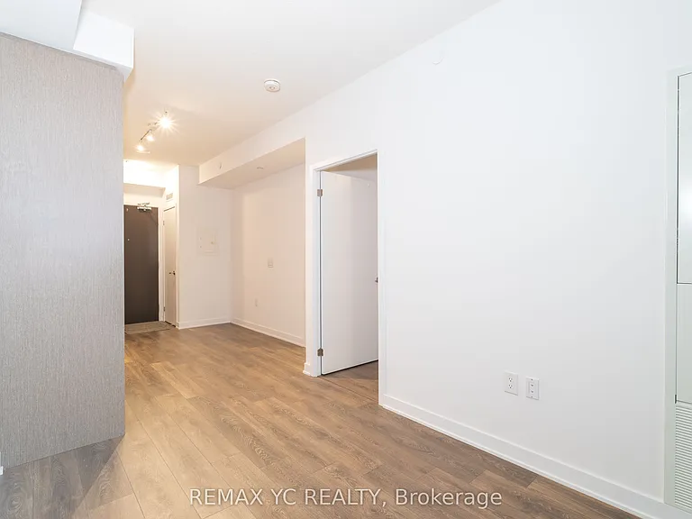 60 Honeycrisp Cres #701 — Photo 4