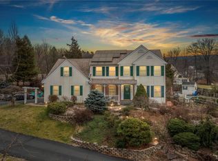 109 Country Heritage Dr, Stroudsburg, PA 18360