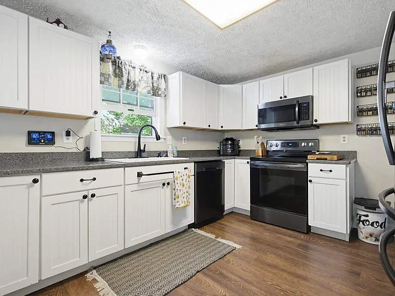 21 Dogwood Dr — Photo 9