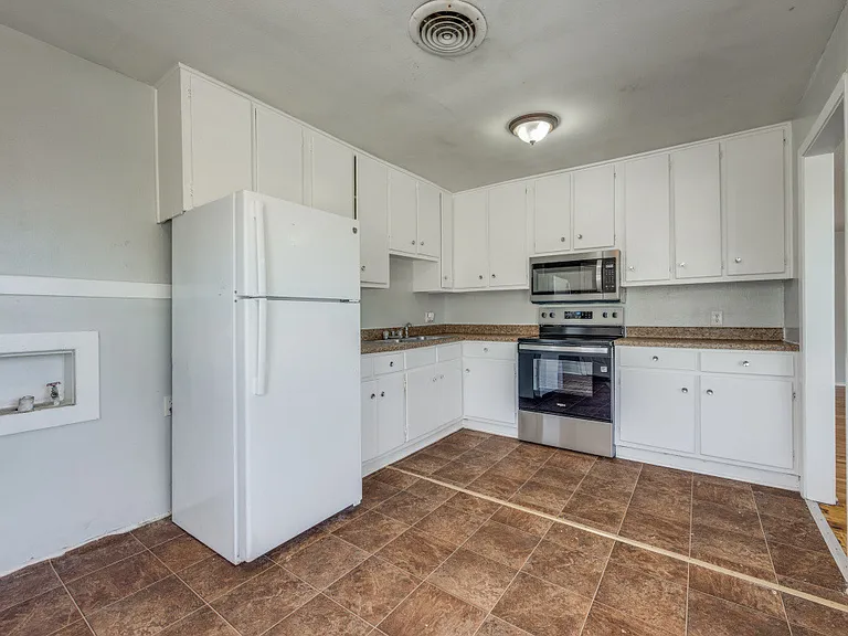 7 Pershing Dr #A — Photo 3