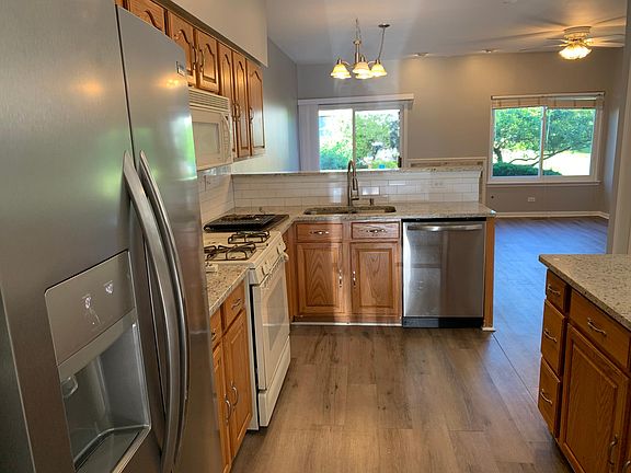 4th image of 1044 Woodview Ct